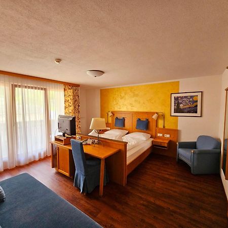 Hotel Mirabel Сан-Виджилио-ди-Мареббе Экстерьер фото