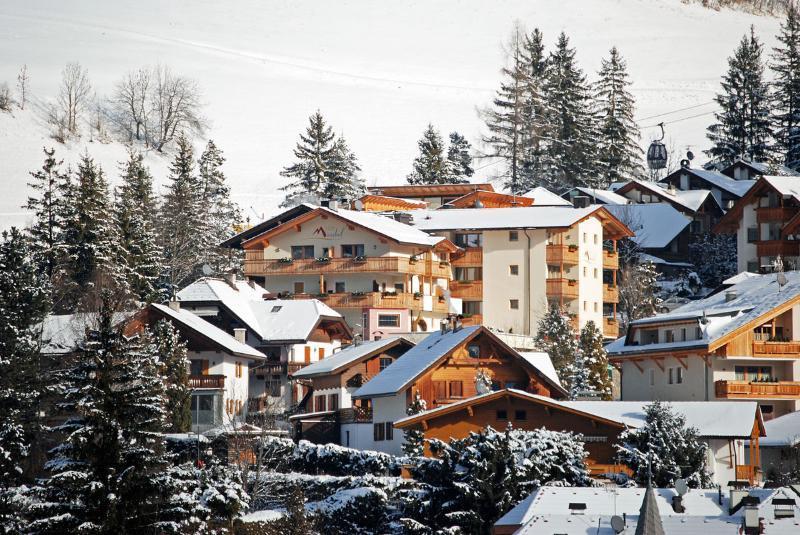 Hotel Mirabel Сан-Виджилио-ди-Мареббе Экстерьер фото