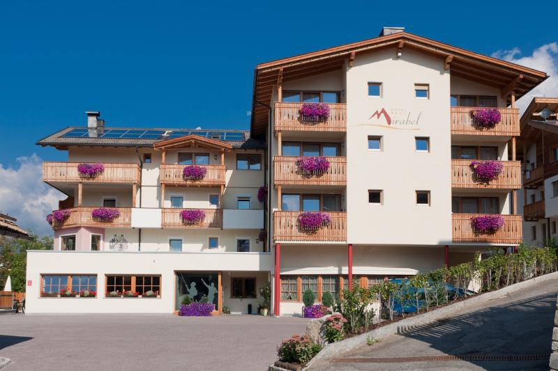 Hotel Mirabel Сан-Виджилио-ди-Мареббе Экстерьер фото