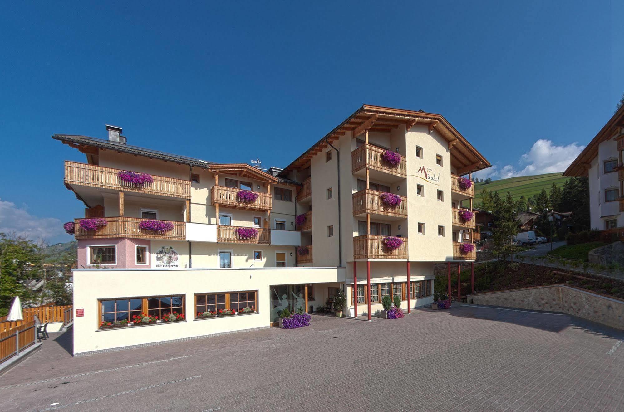 Hotel Mirabel Сан-Виджилио-ди-Мареббе Экстерьер фото