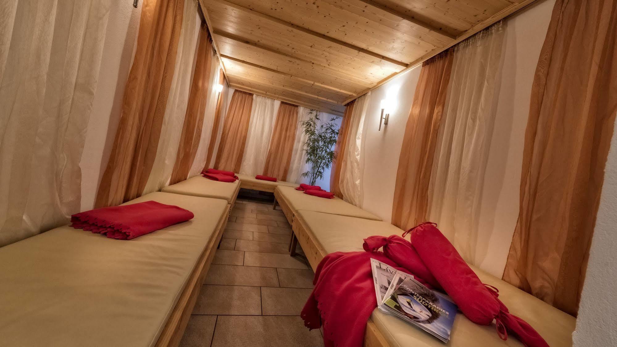 Hotel Mirabel Сан-Виджилио-ди-Мареббе Экстерьер фото